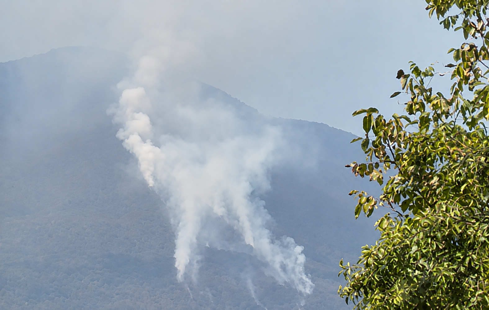 Gori još jedna planina na hrvatskoj granici. Mine vatrogascima blokiraju put do vatre