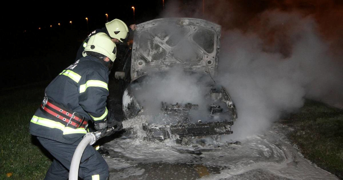 Mercedes se zapalio u vožnji na autocesti A3