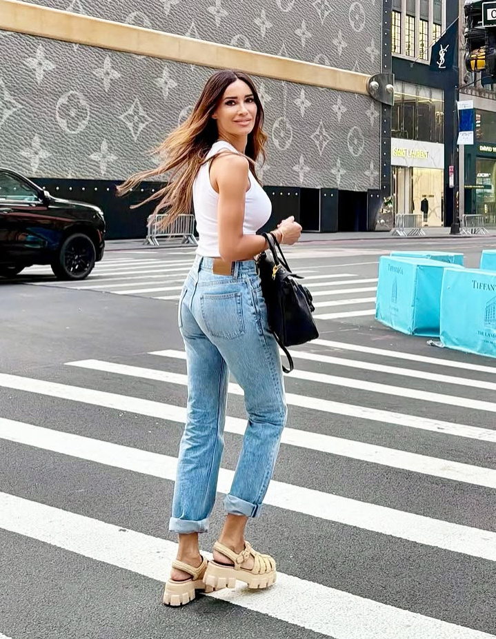 Lana Banely ne skida sandale od 1450 eura