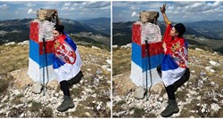 Širi se stara snimka: Umotana u srpsku zastavu i s tri prsta u zraku puca prema Kninu