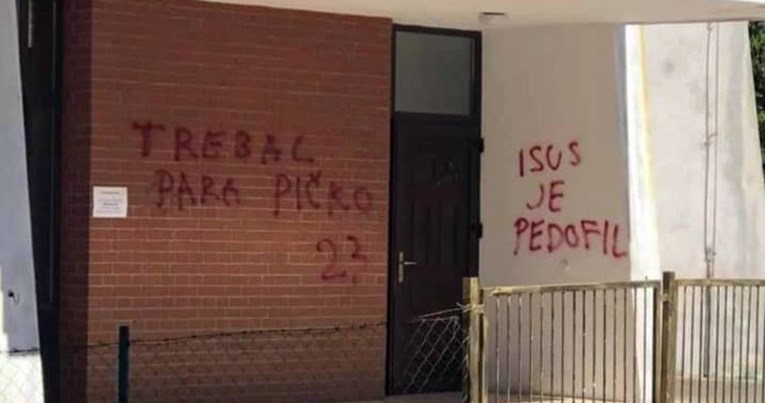 Na crkvi u Bihaću napisali "Isus je pedofil"