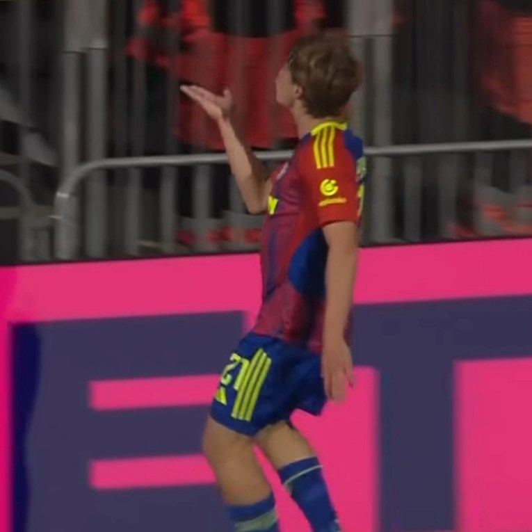 VIDEO Pukštas slao puse navijačima Rijeke nakon gola. Zviždali su mu i vrijeđali ga