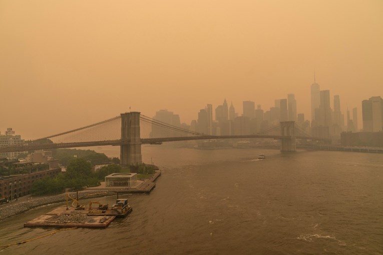 VIDEO I FOTO New York se guši u narančastom dimu. "Brutalno je, ne možemo disati"