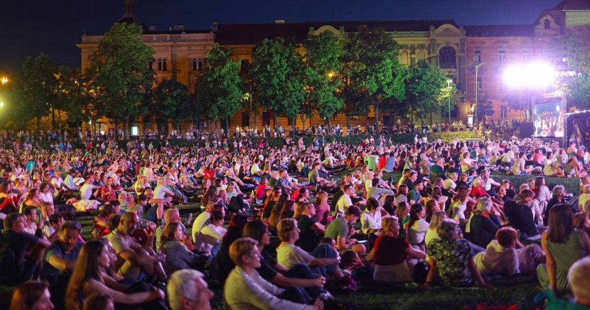 Ovako je izgledao Zagreb u nedjelju navečer. Svi ovi ljudi slušali su klasičnu glazbu