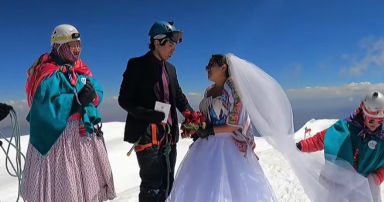 Par se vjenčao na bolivijskoj planini, do vrha su se penjali tri dana