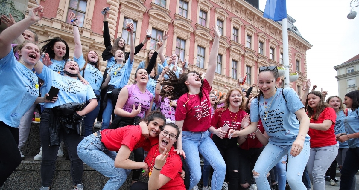 FOTO Unatoč zabranama maturanti su na norijadi. U Zagrebu je ludnica
