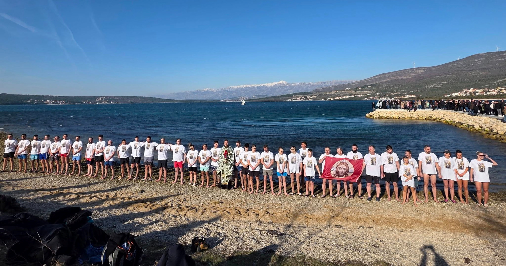 Pravoslavci kod Zadra plivali za časni krst