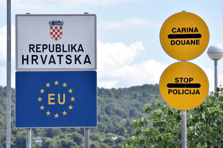 Britanac kroz Hrvatsku švercao migrante pa pokušao pregaziti policajca
