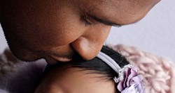 Usher prvi put pokazao novorođenu kćer: "Izgleda kao mala porculanska lutka"