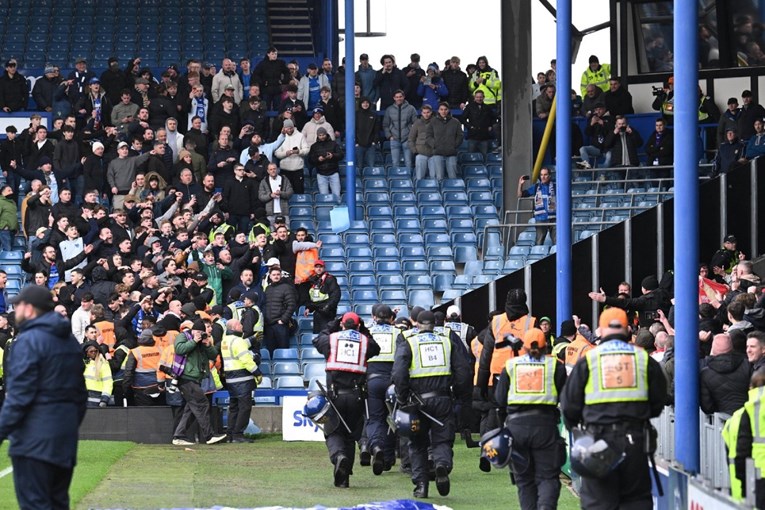 Petarda puknula pokraj skupljača lopti u Engleskoj. Privremeno ne čuje na jedno uho