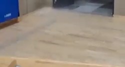 VIDEO Most objavio snimku, kiša pljušti u dvorani osnovne škole u Zagrebu