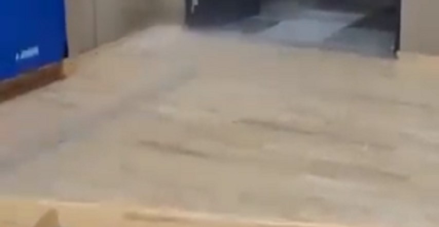 VIDEO Most objavio snimku, kiša pljušti u dvorani osnovne škole u Zagrebu