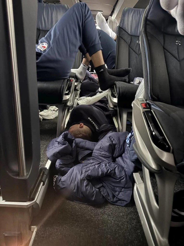 Kad rukometaši spavaju na podu autobusa... Što manjak sna radi tijelu?