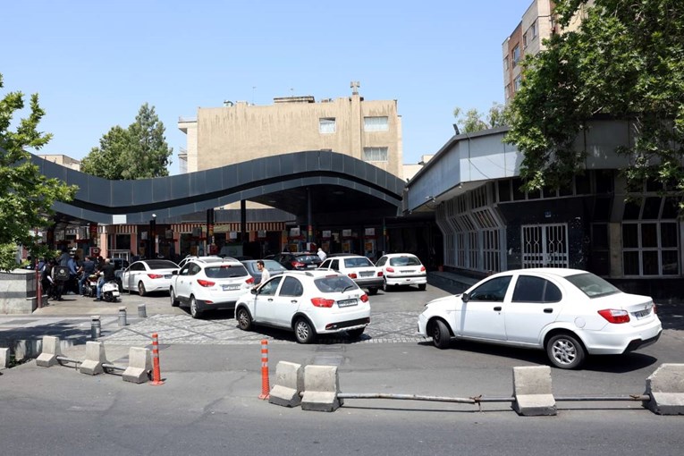 Iranci masovno bježe iz Teherana: "Ovo nije moj rat"