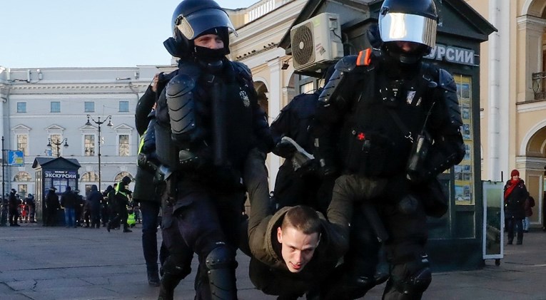 Antiratni prosvjedi u Rusiji, uhićeno oko 3500 ljudi