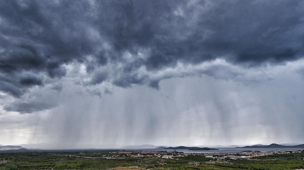Večeras nova promjena vremena, za dijelove zemlje upaljen meteoalarm