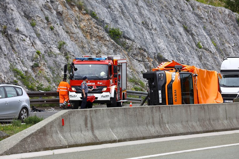 Radnici su sve propisno označili pa poginuli u zaustavnoj. Jedan jedva izbjegao smrt