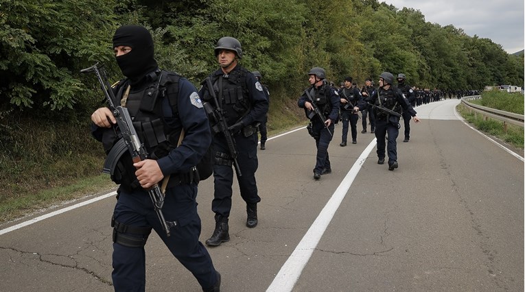 Sve veće napetosti na Kosovu. Srbi blokiraju promet, Vučić prijeti, javila se Rusija