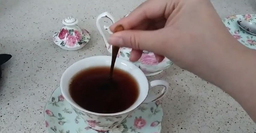 Kako miješate čaj? Stručnjak kaže da vjerojatno čitav život to radite krivo
