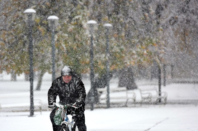 FOTO Snijeg pao i u Čakovcu, grad se probudio pod bijelim pokrivačem