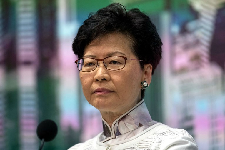 Kina ne dopušta premijerki Hong Konga da odstupi