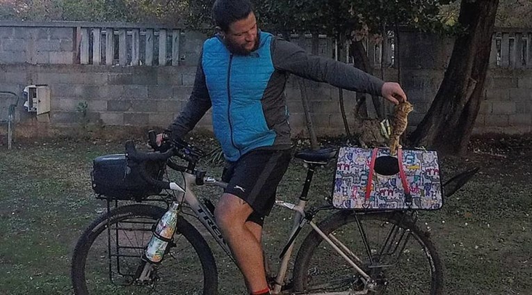 Biciklist pronašao macu u Bosni i odlučio je povesti na put oko svijeta