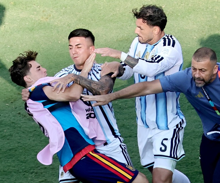 VIDEO Tučnjava nakon finala SP-a. Igrač Argentine dobio crveni zbog udaranja