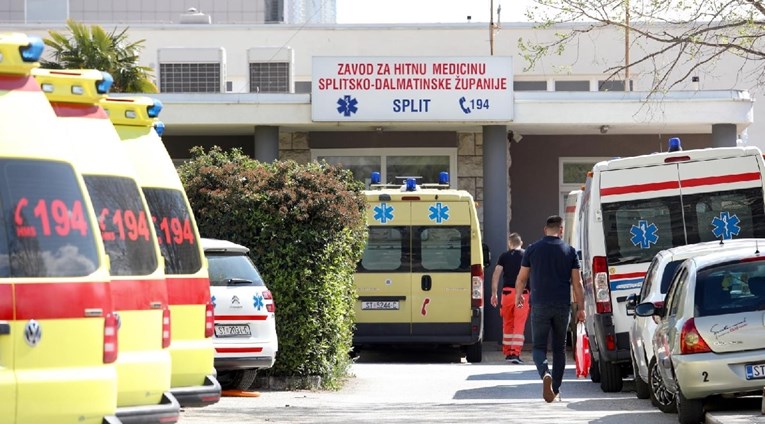 Liječnici se bore za život mladića koji je u Splitu pao s ograde