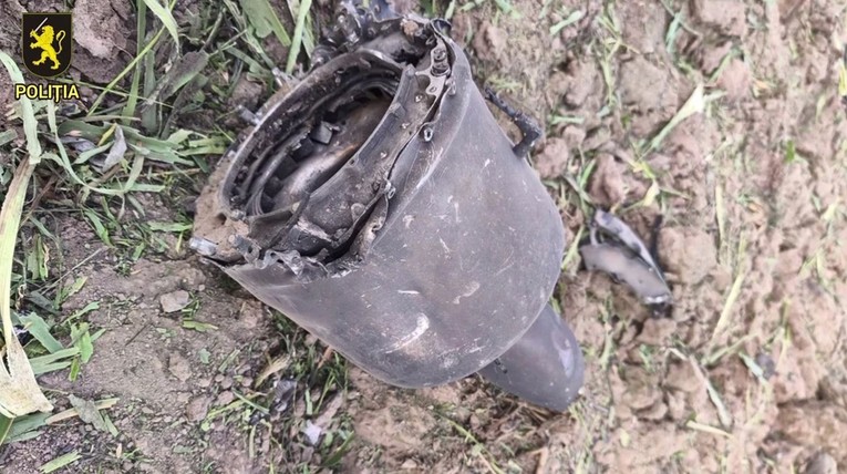 ВИДЕО Дрон влегол во Молдавија, експлодирал во близина на населено место. „Ова е неприфатливо“