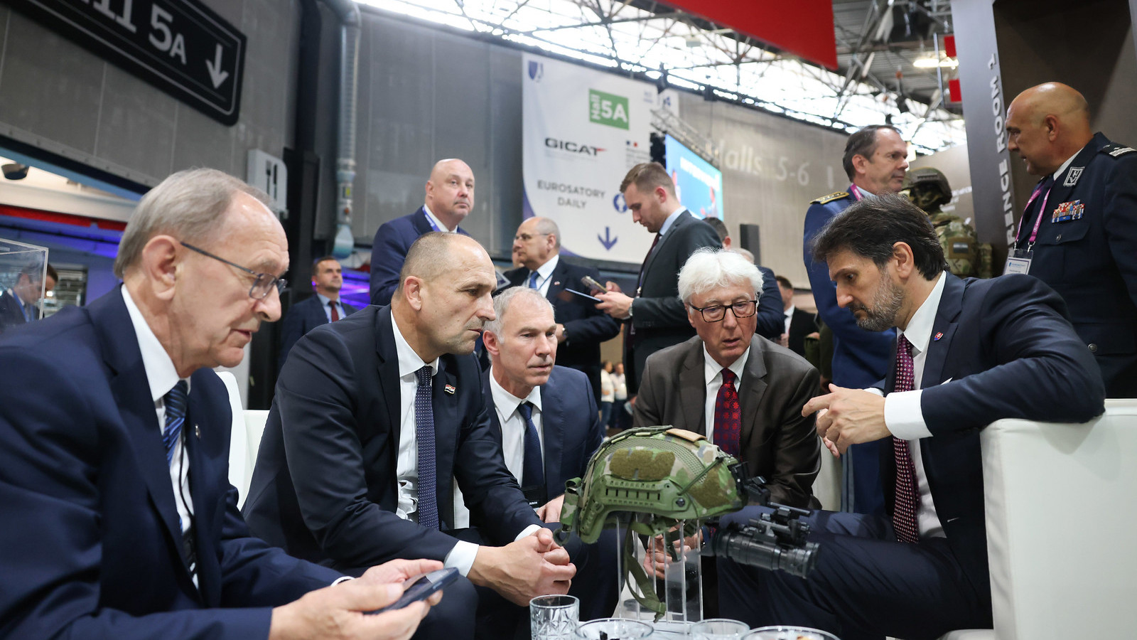 Anušić iz Pariza: Hrvatska ne samo nabavlja, nego i proizvodi vrhunsku vojnu opremu
