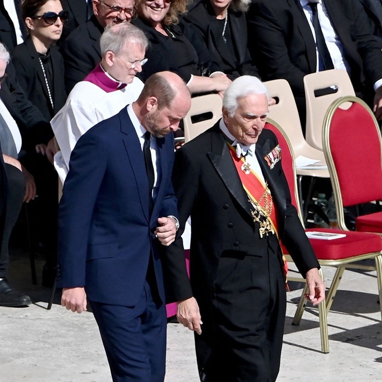 Princ William na sprovodu pape Franje bio bez Kate. Otkriveno zašto ona nije došla