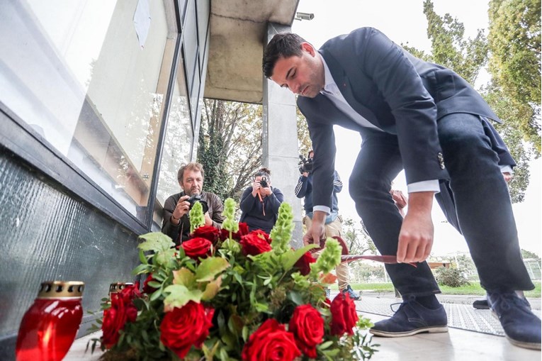 SDP-ovci položili vijence pred sudom u Zagrebu, upozorili na porast nasilja