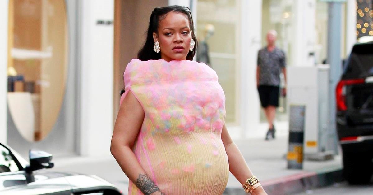 "Kao šećerna vuna": Svi komentiraju Rihannin trudnički outfit, neki je ismijavaju