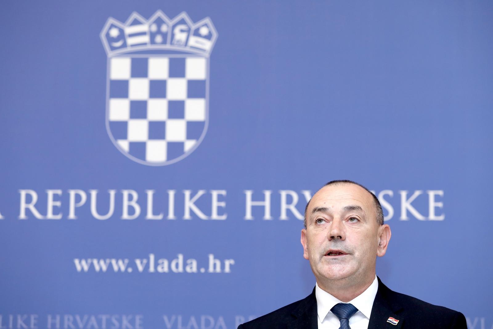 Medved: Postavljanje plakata na ćirilici je nepotrebno. Neka autor pojasni malo