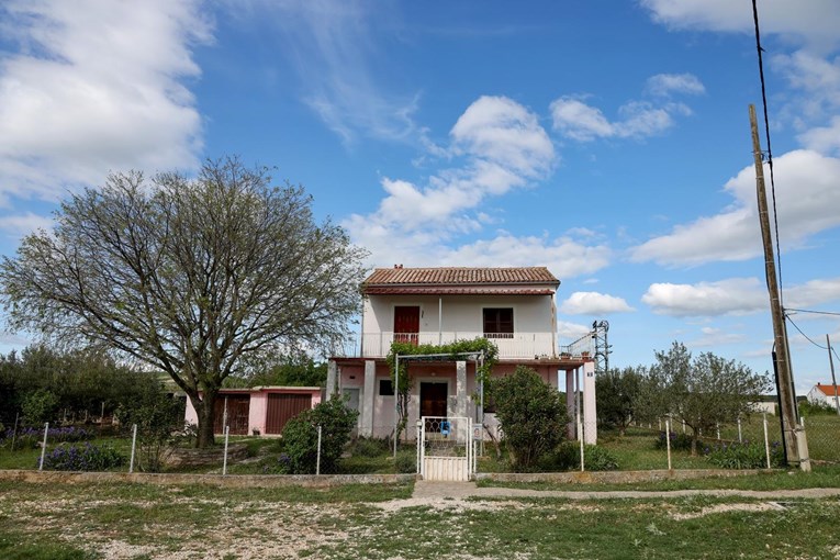 Kod Benkovca ubio ženu pa sebe