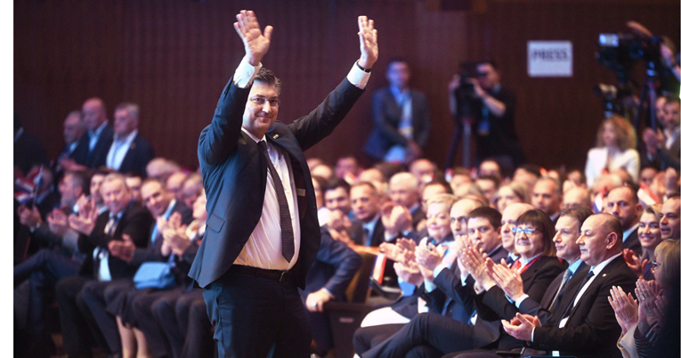 Plenković opet na skup izašao na pjesmu iz Rockyja. Ne možemo se prestati smijati