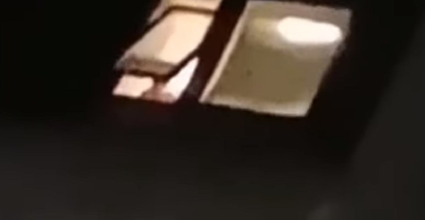 VIDEO S prozora stana u Tuzli vikao "Nož, žica, Srebrenica"