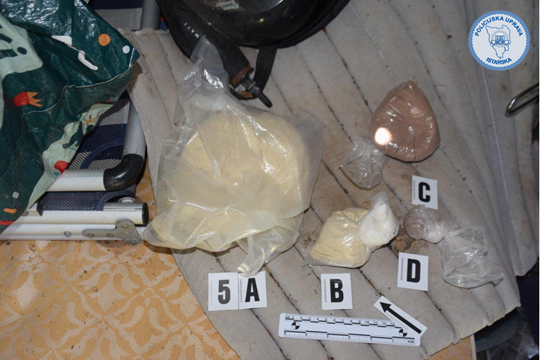 Uhićeno 10 pripadnika narko mafije u Hrvatskoj, policija našla velike količine droge