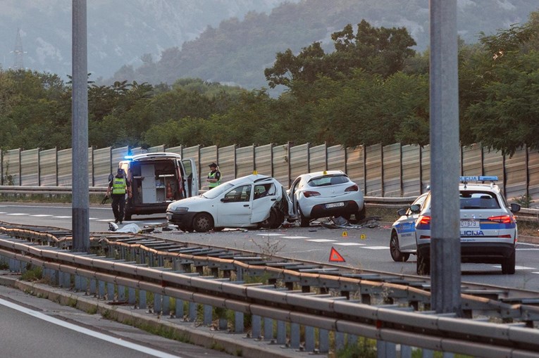 Stao zbog kvara i izašao iz auta. Pokosio ga drugi auto, ozlijeđena i maloljetnica