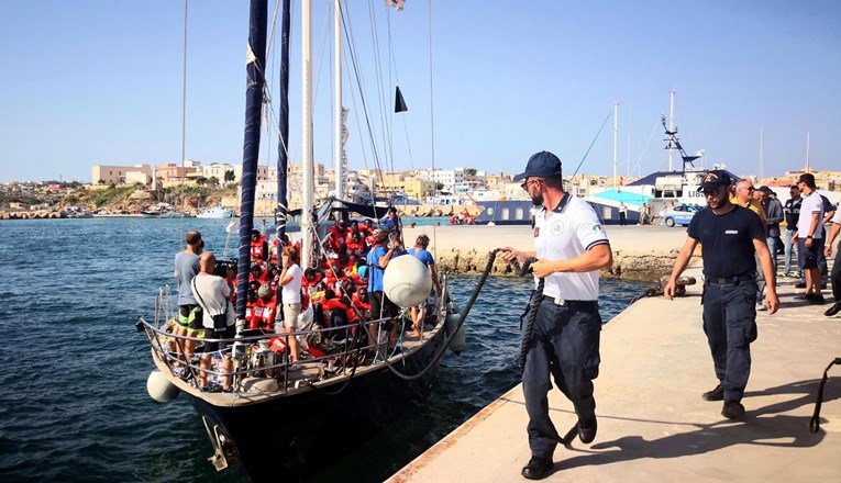 Brodu s migrantima zabranjeno pristajanje u Malti