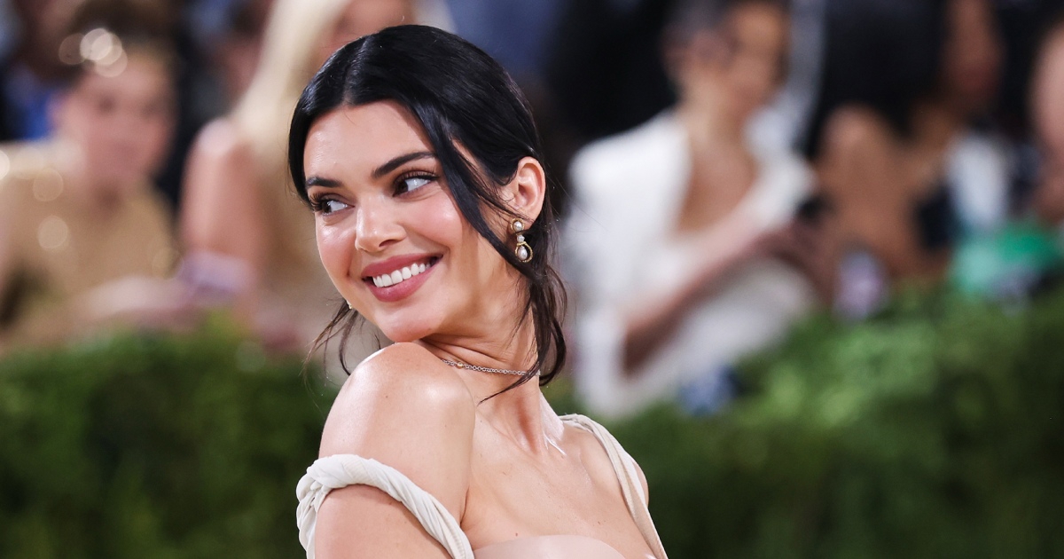 Kendall Jenner na Met Gali nosila highlighter koji košta manje od 10 €