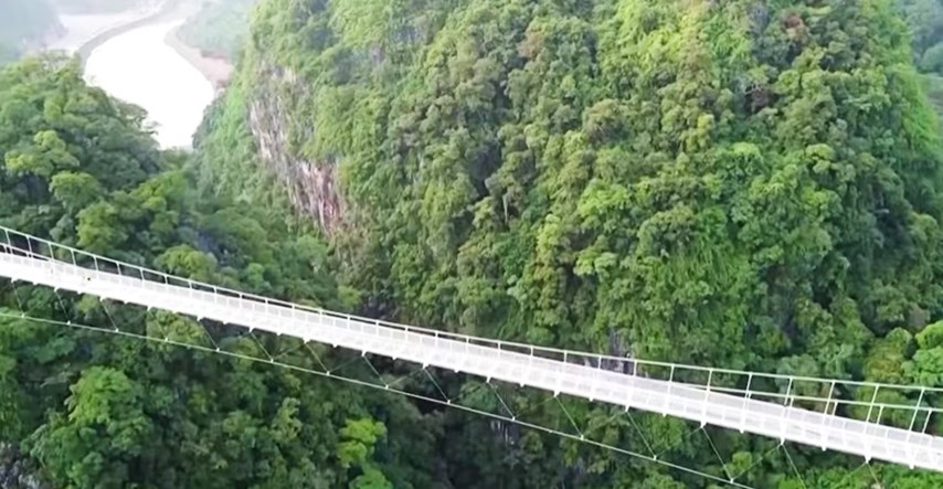 U Vijetnamu otvoren pješački stakleni most dugačak 632 metra