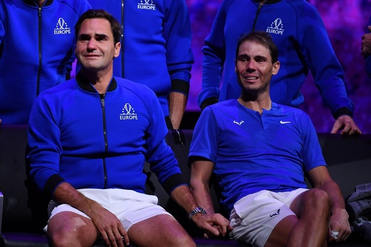 FOTO Uplakani Federer i Nadal sinoć su se držali za ruke