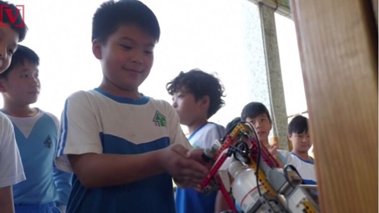 Tajvanska djeca protiv koronavirusa: Napravili Lego robota koji im pere ruke