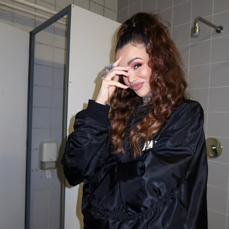 Severina oduševila u prozirnoj čipkastoj haljini