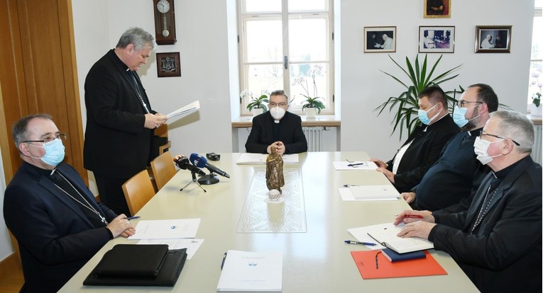 Biskupi: Molite i postite za Ukrajinu