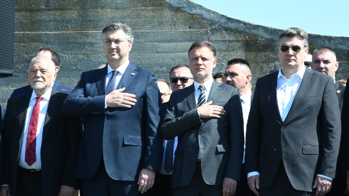 Državni vrh odao počast stradalima u Jasenovcu