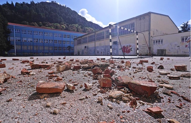 FOTO I VIDEO Ovako danas izgleda gradić kod epicentra potresa. Sutra je Dan žalosti