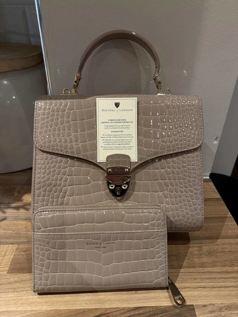 Kupila torbicu i novčanik za 17 eura u second handu pa otkrila koliko zapravo vrijede