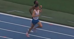 VIDEO Atletičar prestigao protivnika pred kraj utrke pa mu se narugao